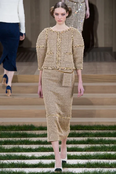 Look 18